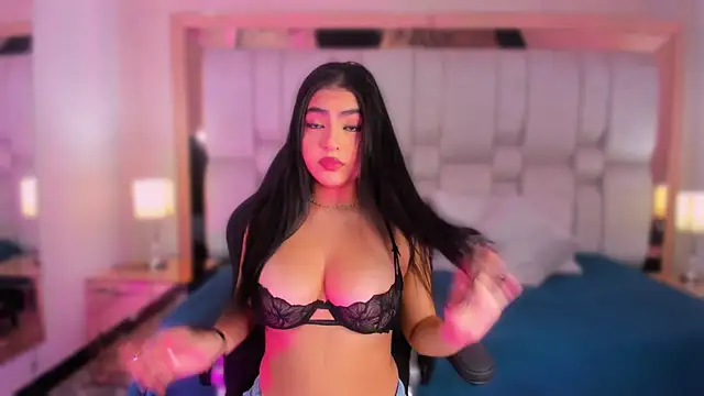 Snapshot of BelaCox_ chatting on 09/21/25, 11:56 BelaCox  online show from 09/21/25, 11:56