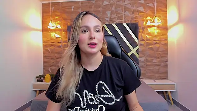 Emmaa white  online show from 04/10/26, 05:17