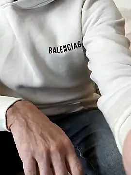 Snapshot of hotmen83 chatting on 01/18/26, 12:53 hotmen83 online show from 01/18/26, 12:53