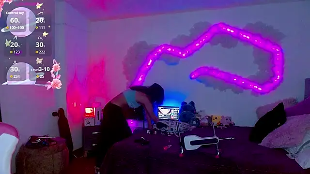 Snapshot of larah_uwu chatting on 10/22/25, 06:40 larah uwu online show from 10/22/25, 06:40