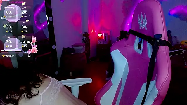 Snapshot of larah_uwu chatting on 11/04/25, 06:51 larah uwu online show from 11/04/25, 06:51