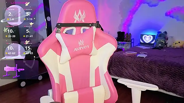 Snapshot of larah_uwu chatting on 11/17/25, 07:41 larah uwu online show from 11/17/25, 07:41