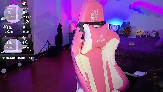 Snapshot of larah_uwu chatting on 11/24/25, 07:46 larah uwu online show from 11/24/25, 07:46