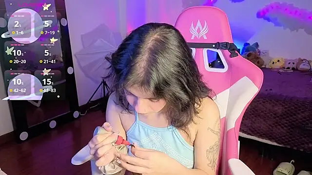 Snapshot of larah_uwu chatting on 11/26/25, 07:26 larah uwu online show from 11/26/25, 07:26