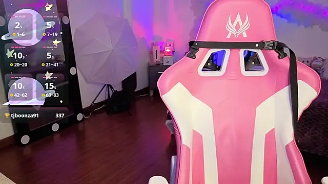 Snapshot of larah_uwu chatting on 11/28/25, 07:16 larah uwu online show from 11/28/25, 07:16