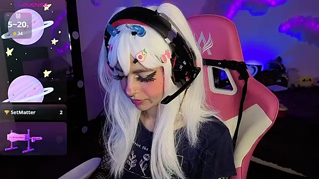 Snapshot of larah_uwu chatting on 12/02/25, 12:43 larah uwu online show from 12/02/25, 12:43