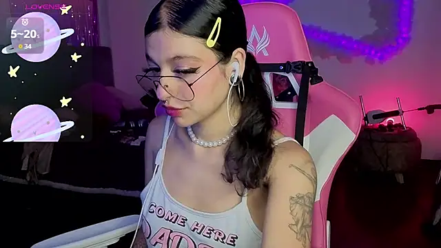 larah uwu online show from 02/03/26, 07:30