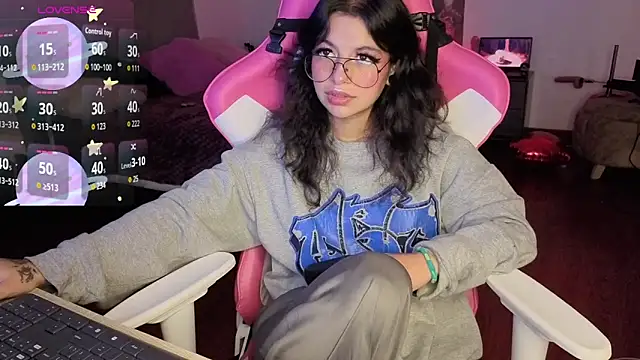 larah uwu online show from 02/16/26, 07:21