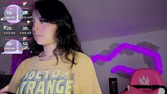 larah uwu online show from 05/25/26, 06:36