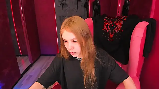 Snapshot of Selen_hells_weet chatting on 10/05/25, 05:00 Selen hells weet online show from 10/05/25, 05:00