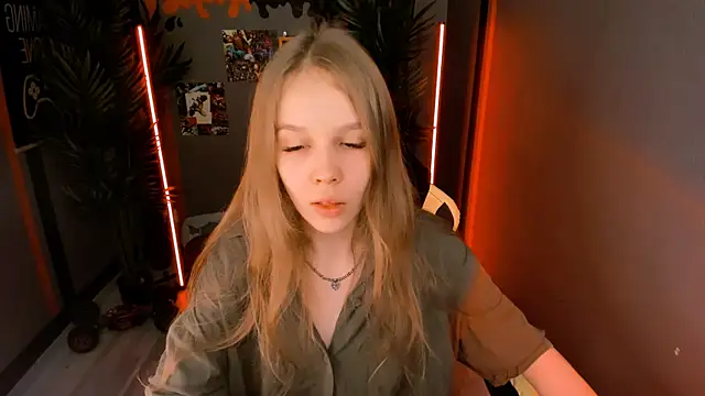 Snapshot of Selen_hells_weet chatting on 10/20/25, 03:45 Selen hells weet online show from 10/20/25, 03:45