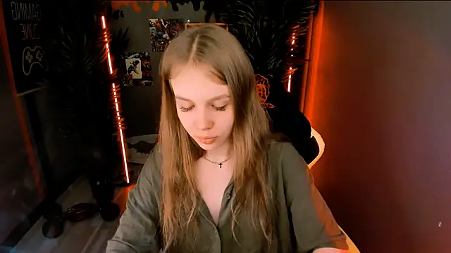 Snapshot of Selen_hells_weet chatting on 10/21/25, 04:51 Selen hells weet online show from 10/21/25, 04:51