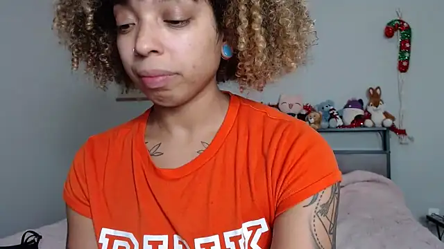 Snapshot of Cherribombzz chatting on 01/06/26, 02:26 Cherribombzz online show from 01/06/26, 02:26