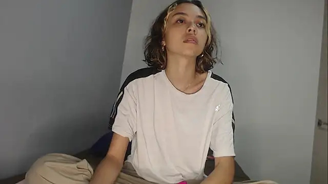 Snapshot of brisazanes chatting on 11/16/25, 02:06 brisazanes online show from 11/16/25, 02:06