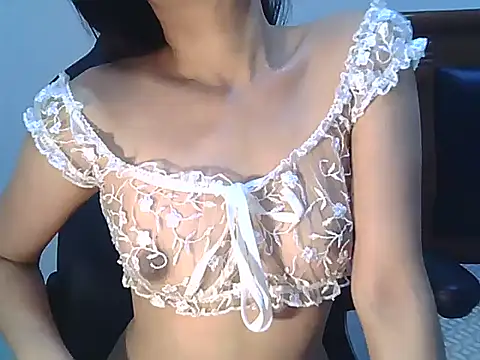 Snapshot of lovelynie123 chatting on 10/24/25, 09:44 lovelynie123 online show from 10/24/25, 09:44