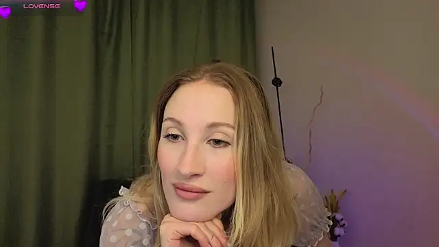 BiancaHelo online show from 09/26/25, 11:03