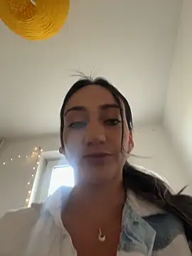 Ninabigtitied online show from 11/11/25, 10:48