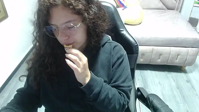 Velvet Moon V online show from 11/04/25, 01:32