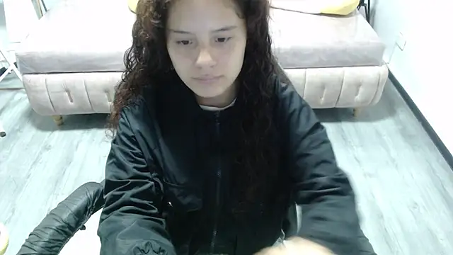 Velvet Moon V online show from 11/18/25, 01:04