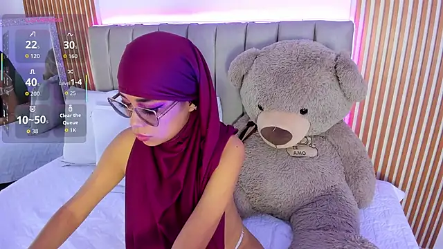 naishaa  online show from 10/11/25, 06:39