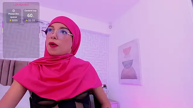 naishaa  online show from 03/05/26, 07:10