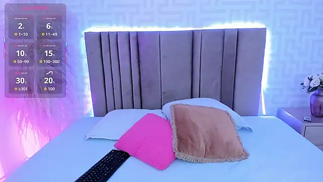 naishaa  online show from 03/17/26, 07:17