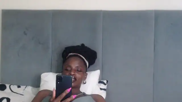 Snapshot of Jah-Queen chatting on 09/28/25, 08:42 Jah-Queen online show from 09/28/25, 08:42