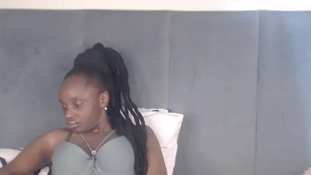 Snapshot of Jah-Queen chatting on 10/02/25, 04:19 Jah-Queen online show from 10/02/25, 04:19