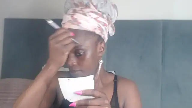 Snapshot of Jah-Queen chatting on 10/19/25, 10:05 Jah-Queen online show from 10/19/25, 10:05