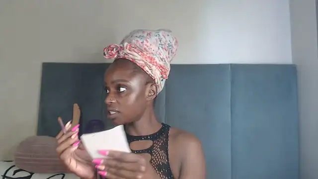 Snapshot of Jah-Queen chatting on 11/06/25, 09:43 Jah-Queen online show from 11/06/25, 09:43