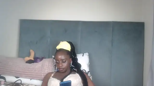 Snapshot of Jah-Queen chatting on 11/13/25, 10:19 Jah-Queen online show from 11/13/25, 10:19