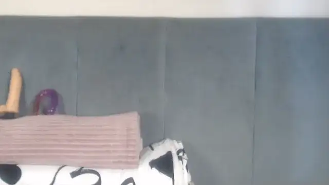 Snapshot of Jah-Queen chatting on 11/17/25, 01:06 Jah-Queen online show from 11/17/25, 01:06