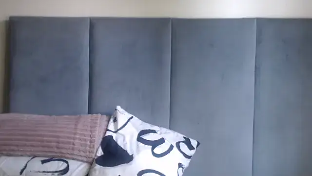 Snapshot of Jah-Queen chatting on 11/26/25, 01:56 Jah-Queen online show from 11/26/25, 01:56