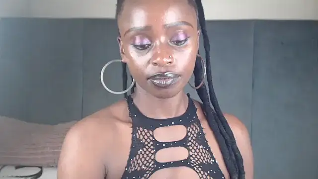 Snapshot of Jah-Queen chatting on 11/29/25, 10:24 Jah-Queen online show from 11/29/25, 10:24