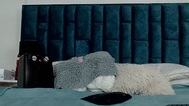 Emma Foxi online show from 11/12/25, 08:30