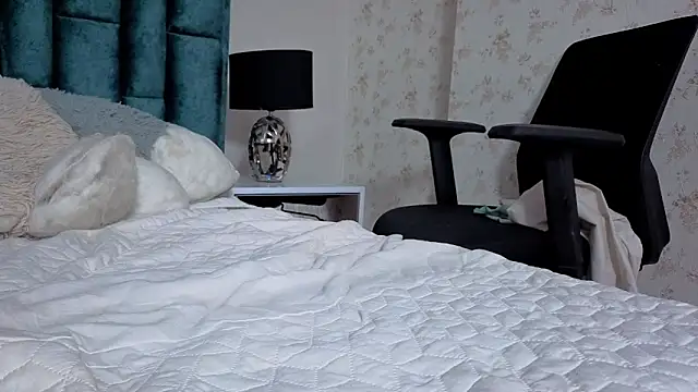 Emma Foxi online show from 02/02/26, 07:56