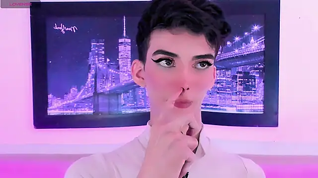 Snapshot of Baby_FenixTS chatting on 10/18/25, 05:54 Baby FenixTS online show from 10/18/25, 05:54