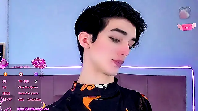 Snapshot of Baby_FenixTS chatting on 12/18/25, 05:57 Baby FenixTS online show from 12/18/25, 05:57