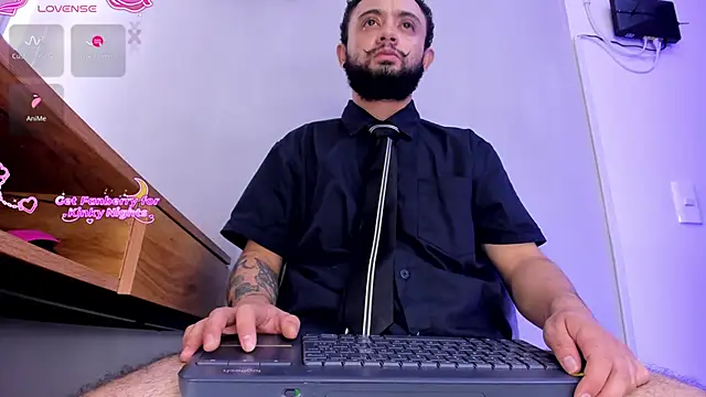 Snapshot of Noah_devil_ chatting on 12/19/25, 03:35 Noah devil online show from 12/19/25, 03:35