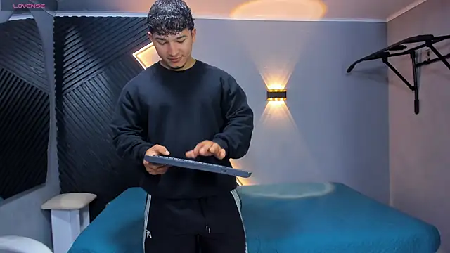 Horny nick18 online show from 04/15/26, 12:12