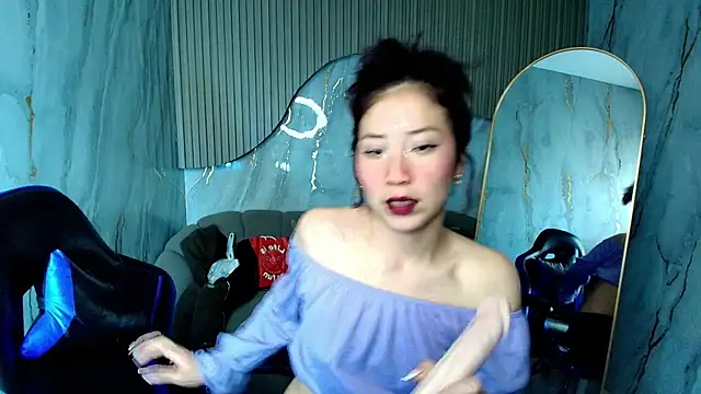 valentina r  online show from 11/24/25, 03:17