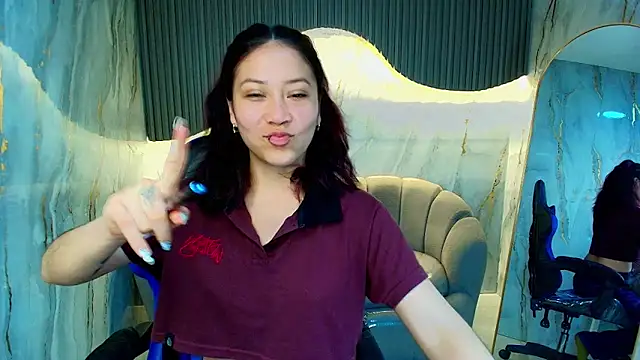 valentina r  online show from 12/18/25, 03:12