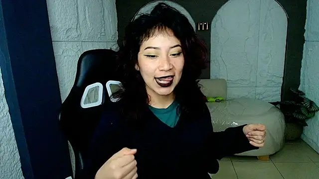 valentina r  online show from 04/17/26, 02:58