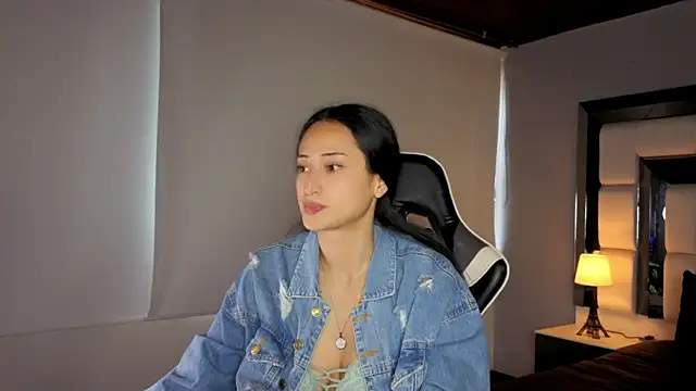 Adhara7 online show from 04/17/26, 08:34