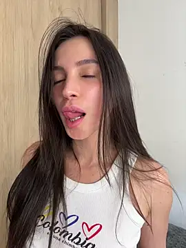 Snapshot of karinasantos_ chatting on 05/16/26, 05:34 karinasantos online show from 05/16/26, 05:34