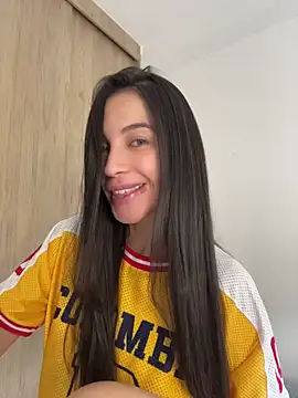 Snapshot of karinasantos_ chatting on 07/05/26, 08:49 karinasantos online show from 07/05/26, 08:49