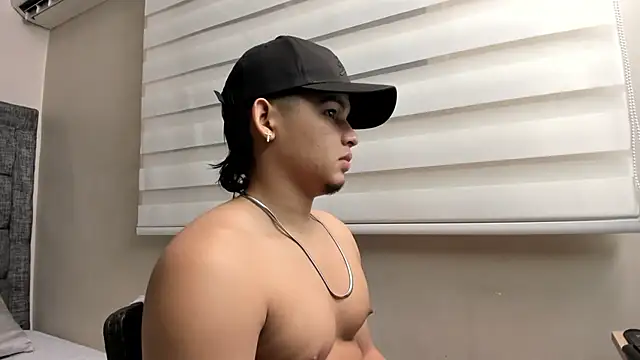 Snapshot of Riky_Strong chatting on 11/07/25, 03:17 Riky Strong online show from 11/07/25, 03:17