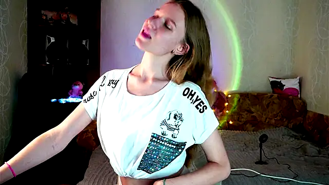 Snapshot of Luntryy chatting on 11/21/25, 10:58 Luntryy online show from 11/21/25, 10:58