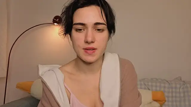 Snapshot of revalation_ chatting on 12/22/25, 04:26 revalation online show from 12/22/25, 04:26