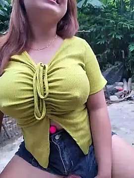 Snapshot of Akira_sera chatting on 10/31/25, 09:43 Akira sera online show from 10/31/25, 09:43